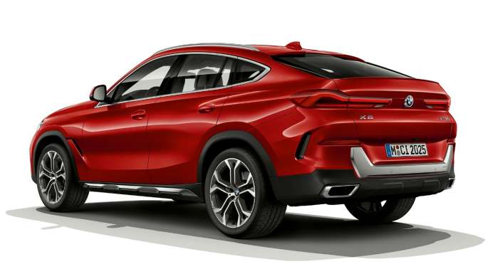 BMW X6 со BMW xLine, тричетвртински приказ одзади.