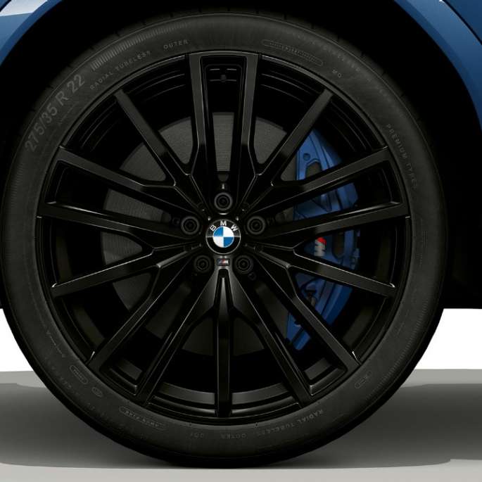 BMW X6 со M Sport пакет, со фокус на леснометални фелни.